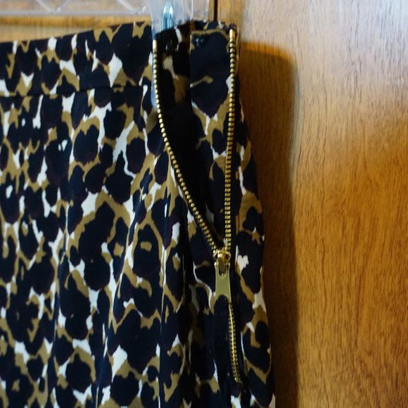 🍀 Ann Taylor Leopard Skirt (Size: 4) - Picture 2 of 5